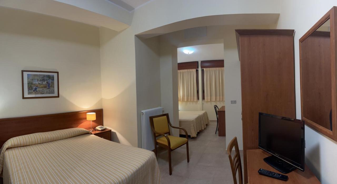 Il Nocchiero City Hotel โซเวราโต มาริน่า ภายนอก รูปภาพ