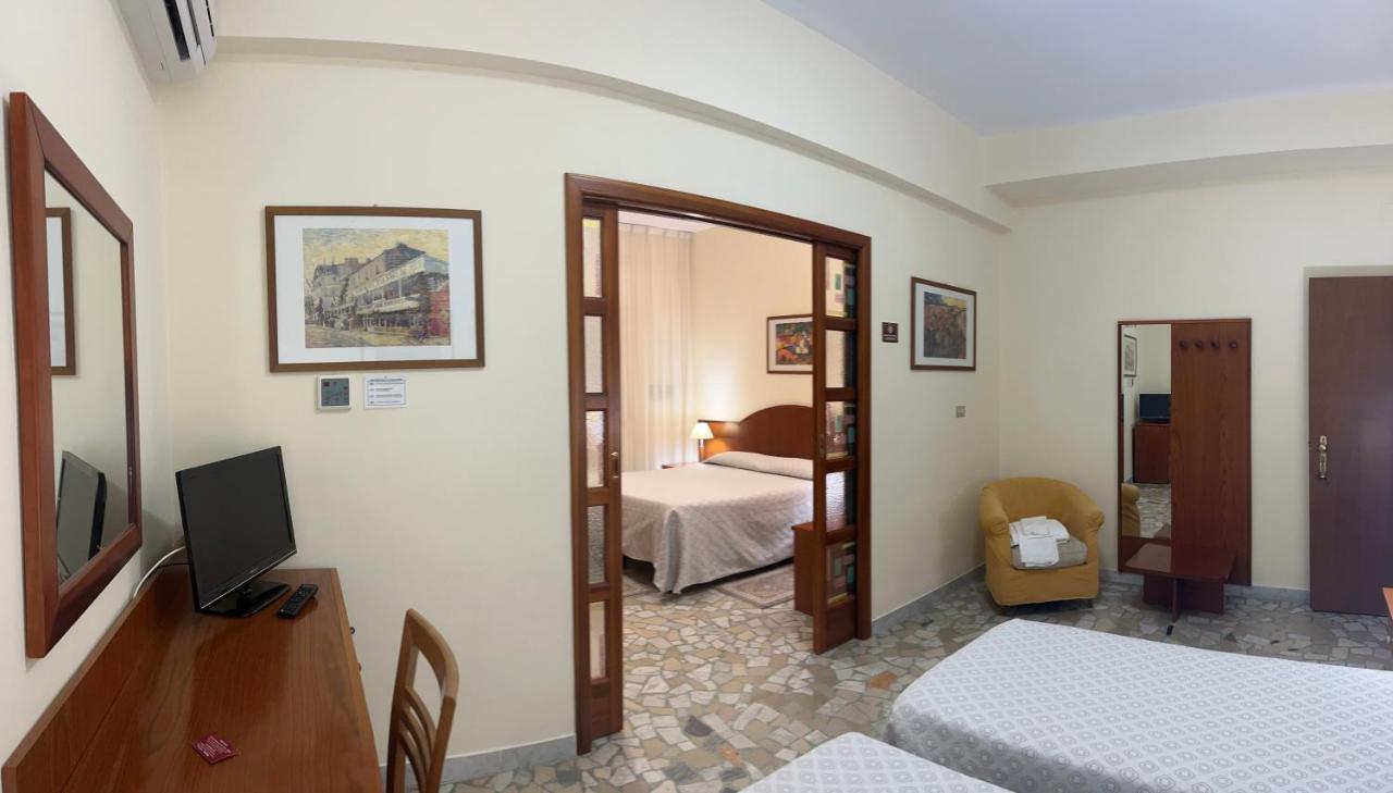 Il Nocchiero City Hotel โซเวราโต มาริน่า ภายนอก รูปภาพ
