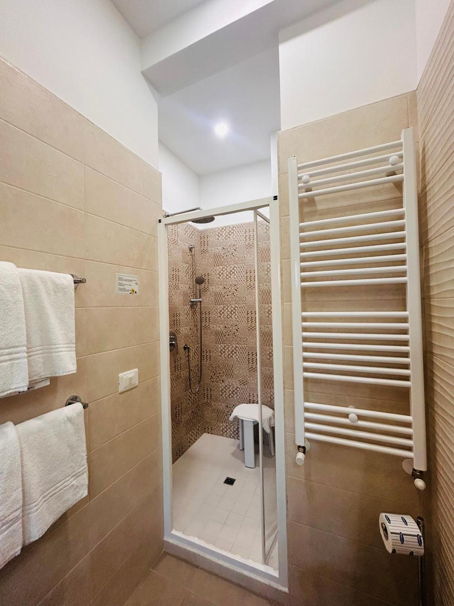Il Nocchiero City Hotel โซเวราโต มาริน่า ภายนอก รูปภาพ