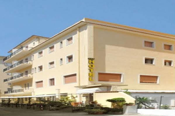 Il Nocchiero City Hotel โซเวราโต มาริน่า ภายนอก รูปภาพ