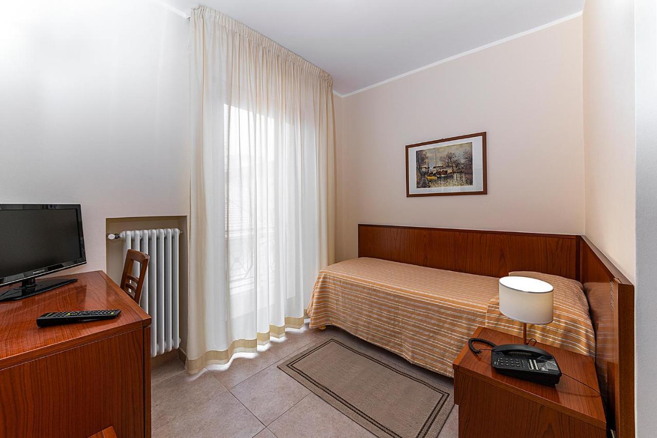 Il Nocchiero City Hotel โซเวราโต มาริน่า ภายนอก รูปภาพ